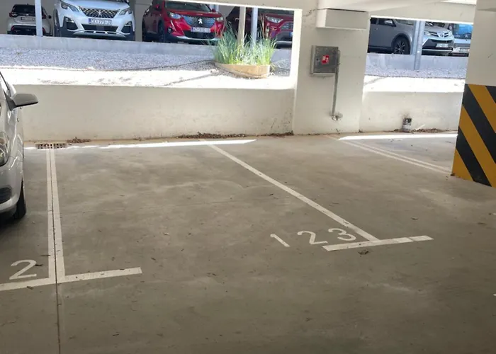 New Modern Apt Near Old Town - Private Parking