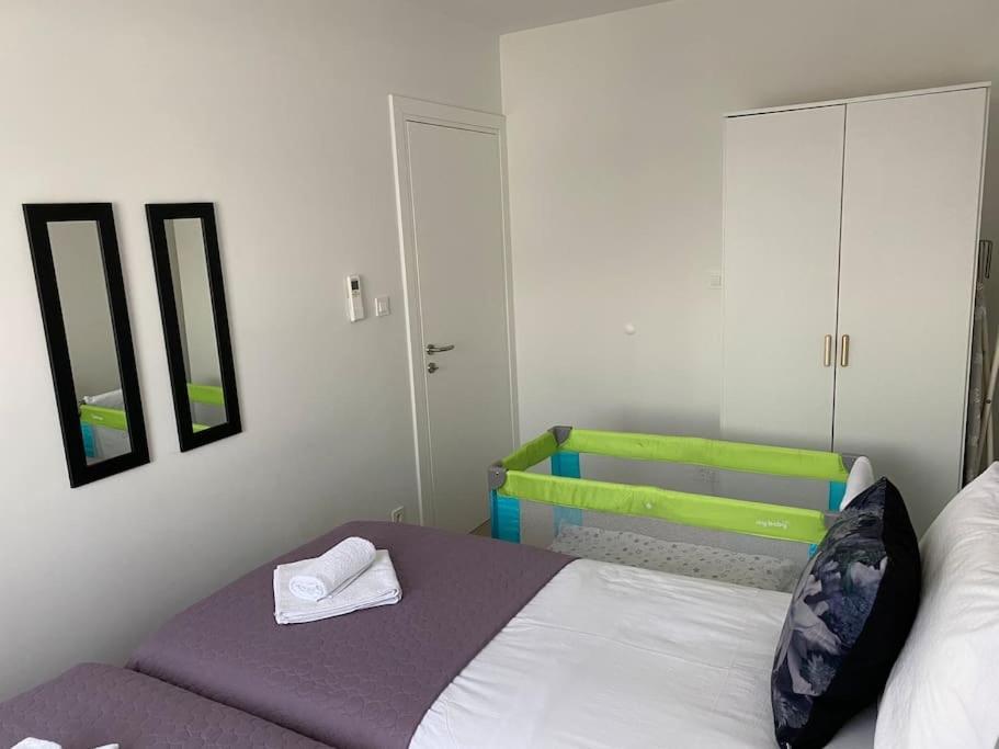New Modern Near Old Town - Private Parking Apartmán