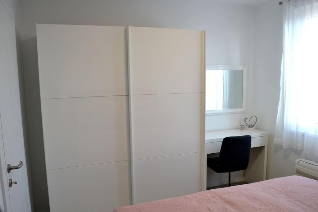 New Modern Near Old Town - Private Parking *