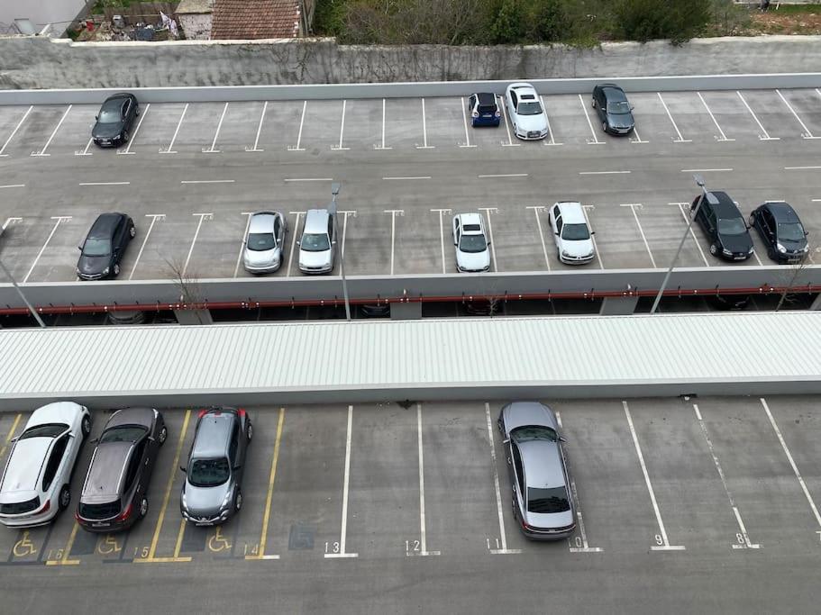 New Modern Near Old Town - Private Parking