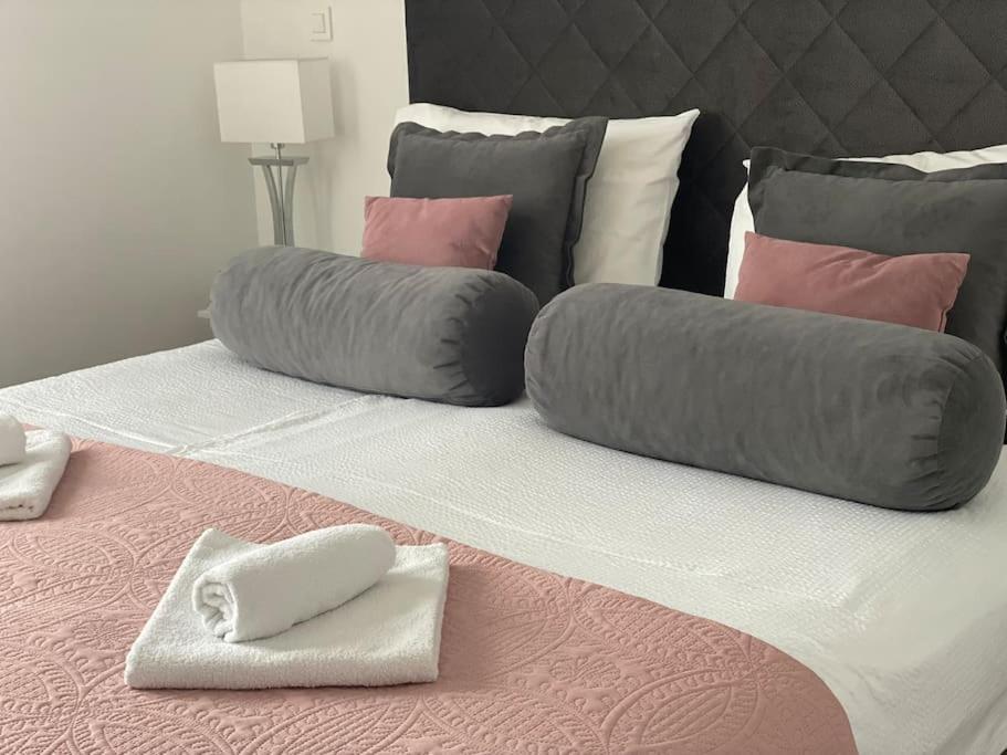 New Modern Near Old Town - Private Parking Apartmán