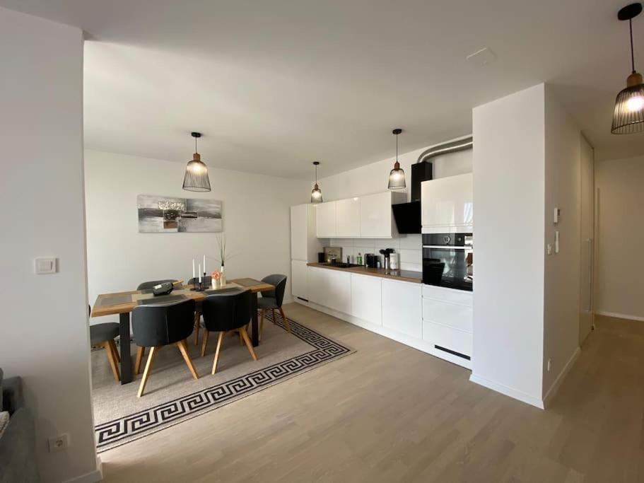 New Modern Near Old Town - Private Parking Apartmán *