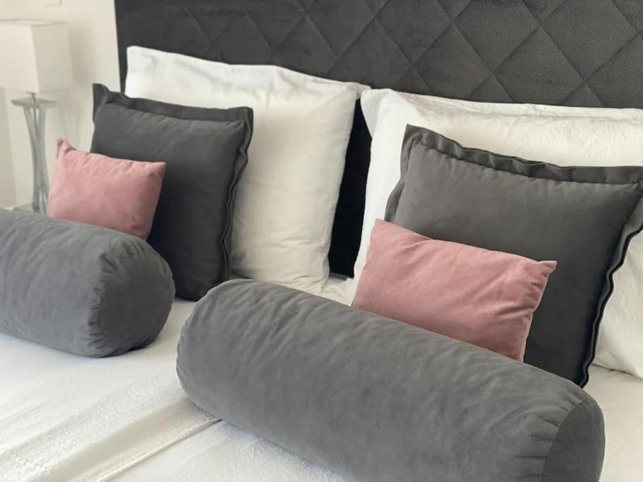 New Modern Near Old Town - Private Parking *
