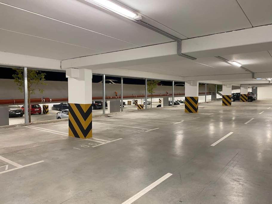 New Modern Near Old Town - Private Parking *